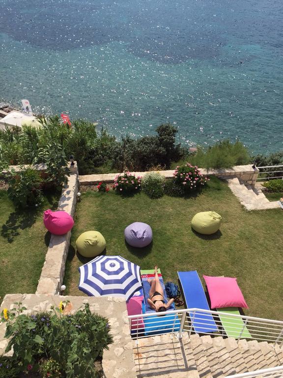 Reyhan Hotel Karaburun  Exterior photo