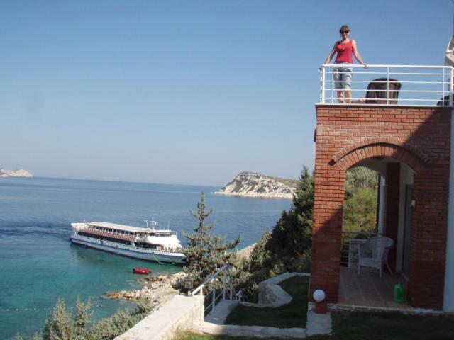 Reyhan Hotel Karaburun  Exterior photo